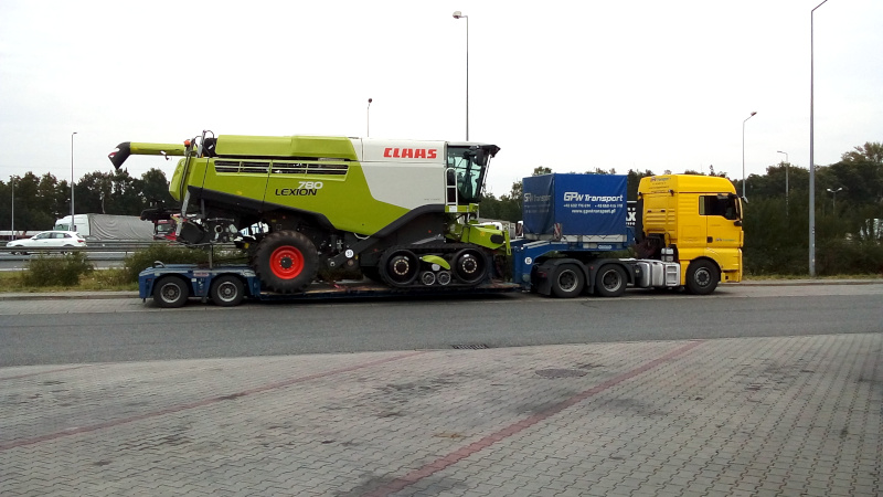 transport of combine-harvester Claas Lexion