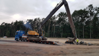 unloading of Volvo ec460 excavator
